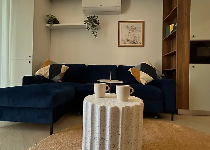 Exclusive Cortina North With Private Parking & Balcony - 01