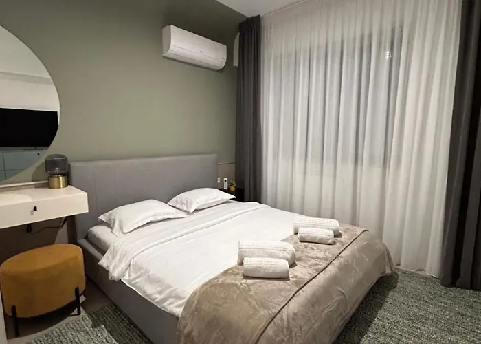 Exclusive Cortina North With Private Parking & Balcony - 01