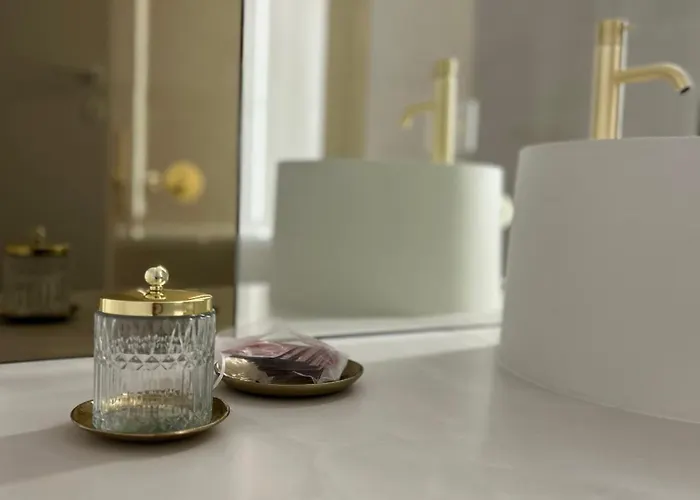 Exclusive Cortina North With Private Parking & Balcony - 01 *