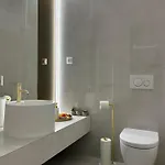 Exclusive Cortina North With Private Parking & Balcony - 01 아파트