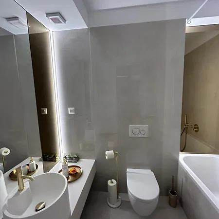 Apartament Exclusive Cortina North With Private Parking & Balcony - 01 Bukareszt