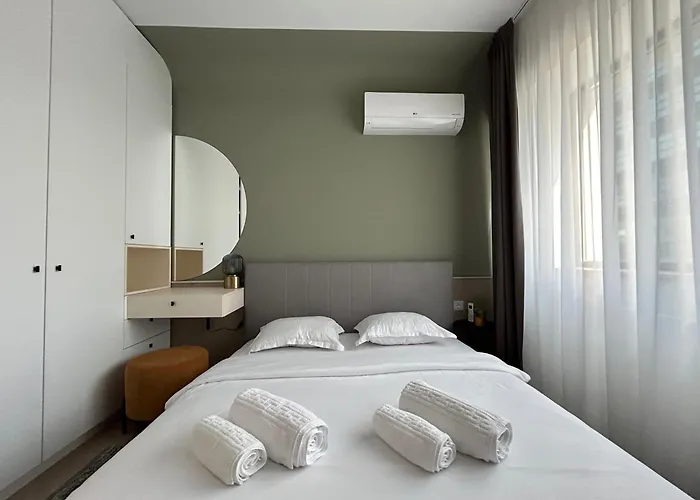 Exclusive Cortina North With Private Parking & Balcony - 01 Bucharest