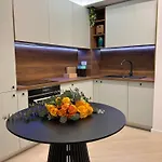 Exclusive Cortina North With Private Parking & Balcony - 01 Апартаменти *